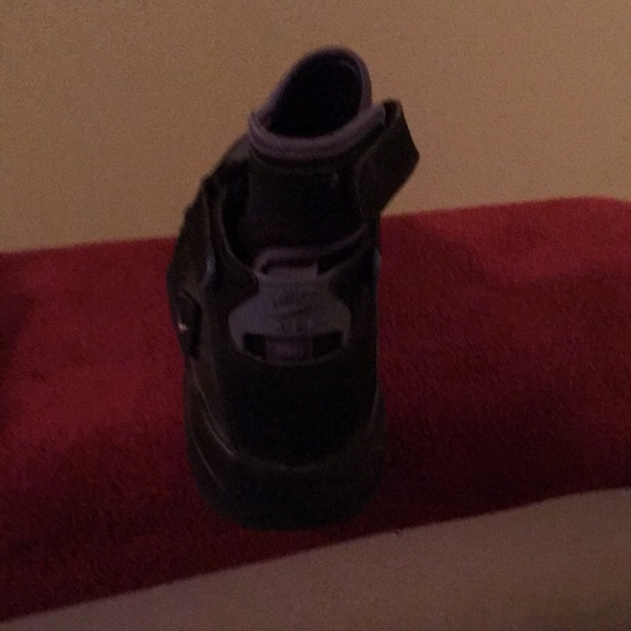 Shoes - Picture 3 of 4